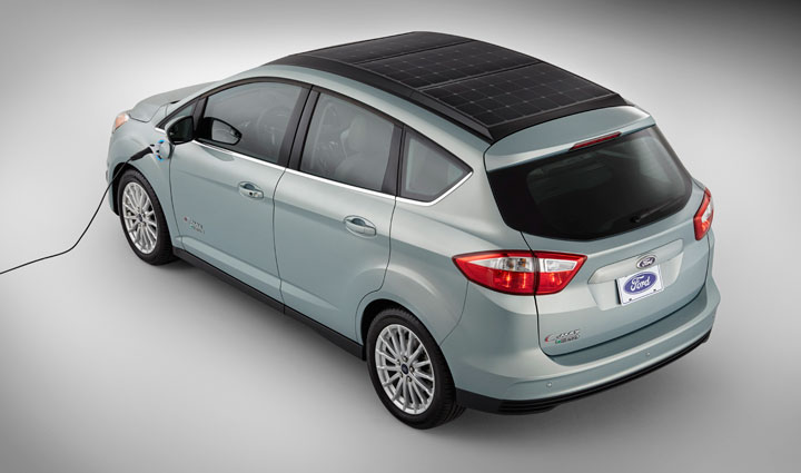 equipe-de-son-toit-en-panneaux-solaire-le-nouveaux-c-max-de-ford-va-revolutionner-lunivers-des-voitures-electriques4