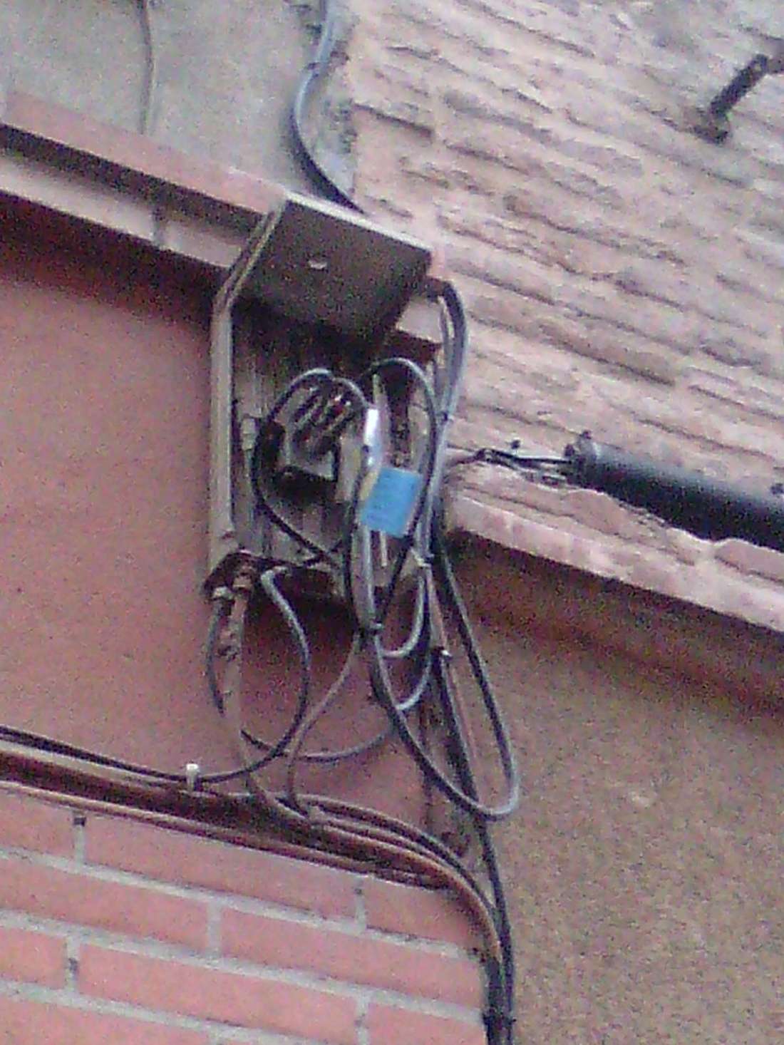 18 r valade pb boitier teleph touls