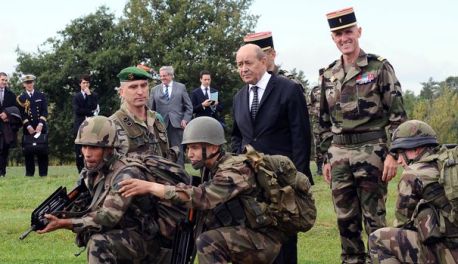 jean-yves-le-drian-c-visite-le-25-octobre-2013-l